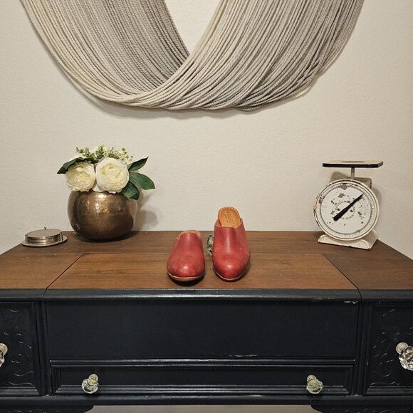 Adelante NWOT "The Camilia" Red Leather Clogs Sz 7 - Picture 3 of 8